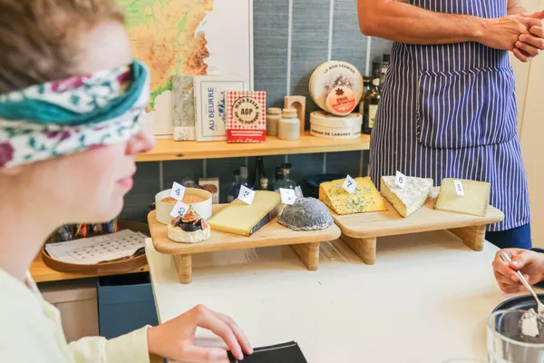Participer à un blind test fromager en groupe