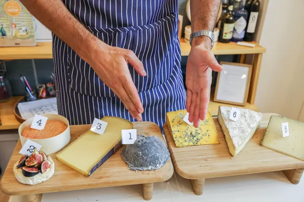 Dégustez neuf pépites fromagères - Image n°1 - Wecandoo