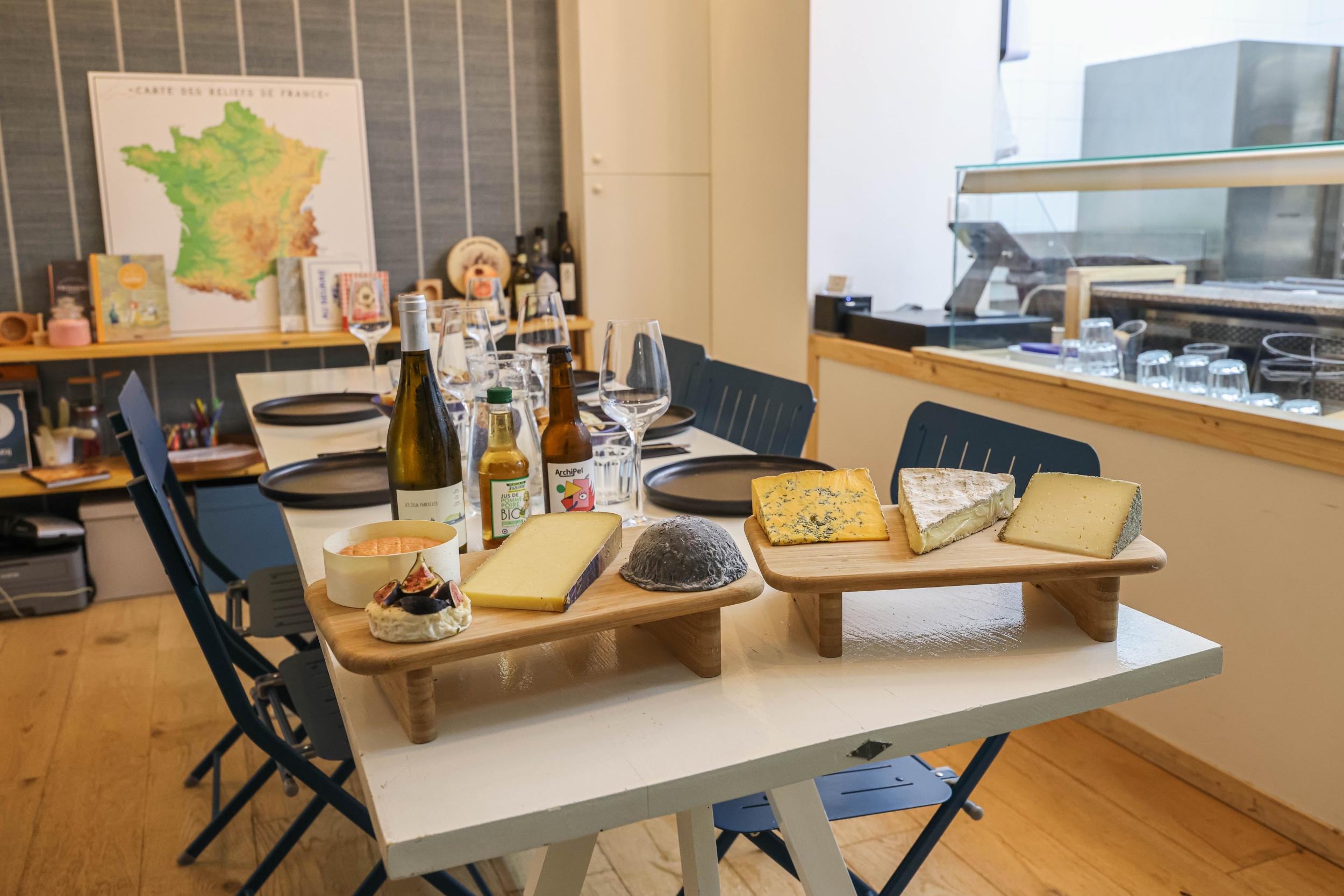 Partagez un apéro dans une fromagerie avec Laure et son équipe - Image n°7 - Wecandoo