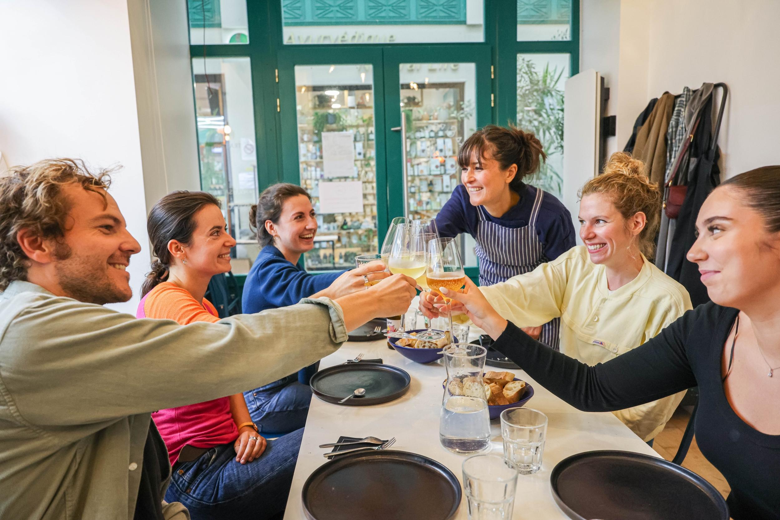 Partagez un apéro dans une fromagerie avec Laure et son équipe - Image n°3 - Wecandoo