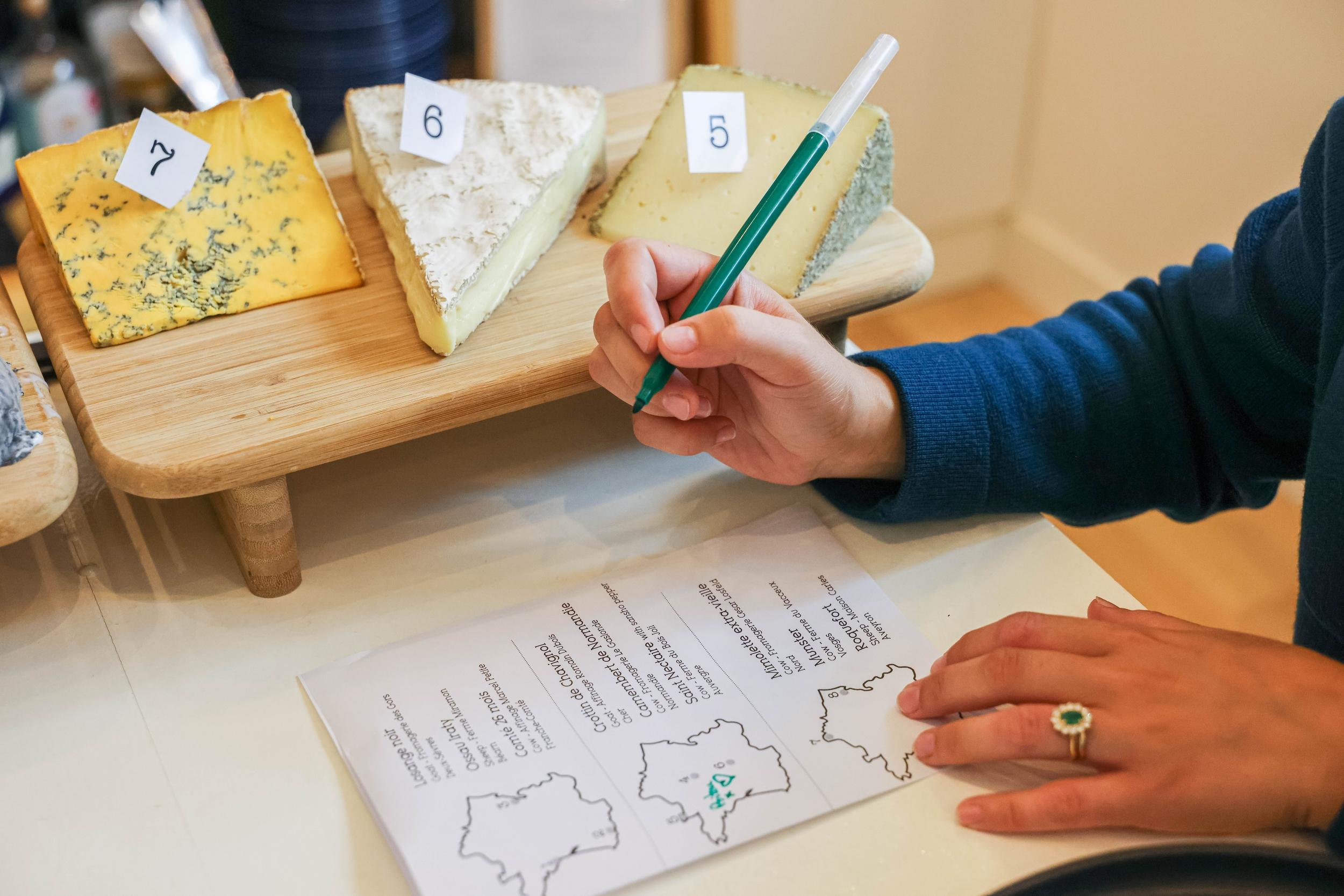 Défiez votre équipe et participez à un blind test fromager avec Laure, Mathieu et leur équipe - Image n°3 - Wecandoo