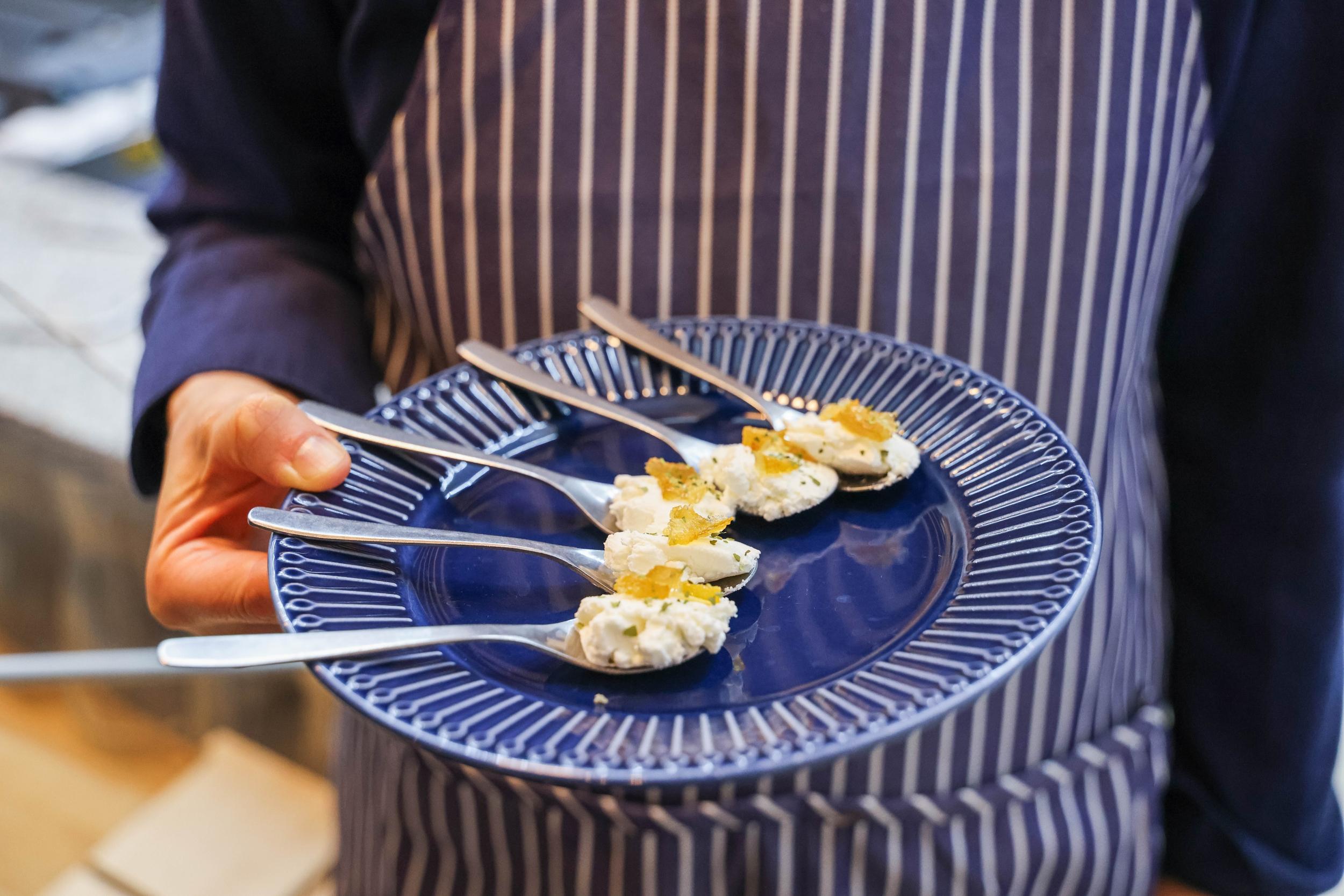 Défiez votre équipe et participez à un blind test fromager avec Laure, Mathieu et leur équipe - Image n°2 - Wecandoo
