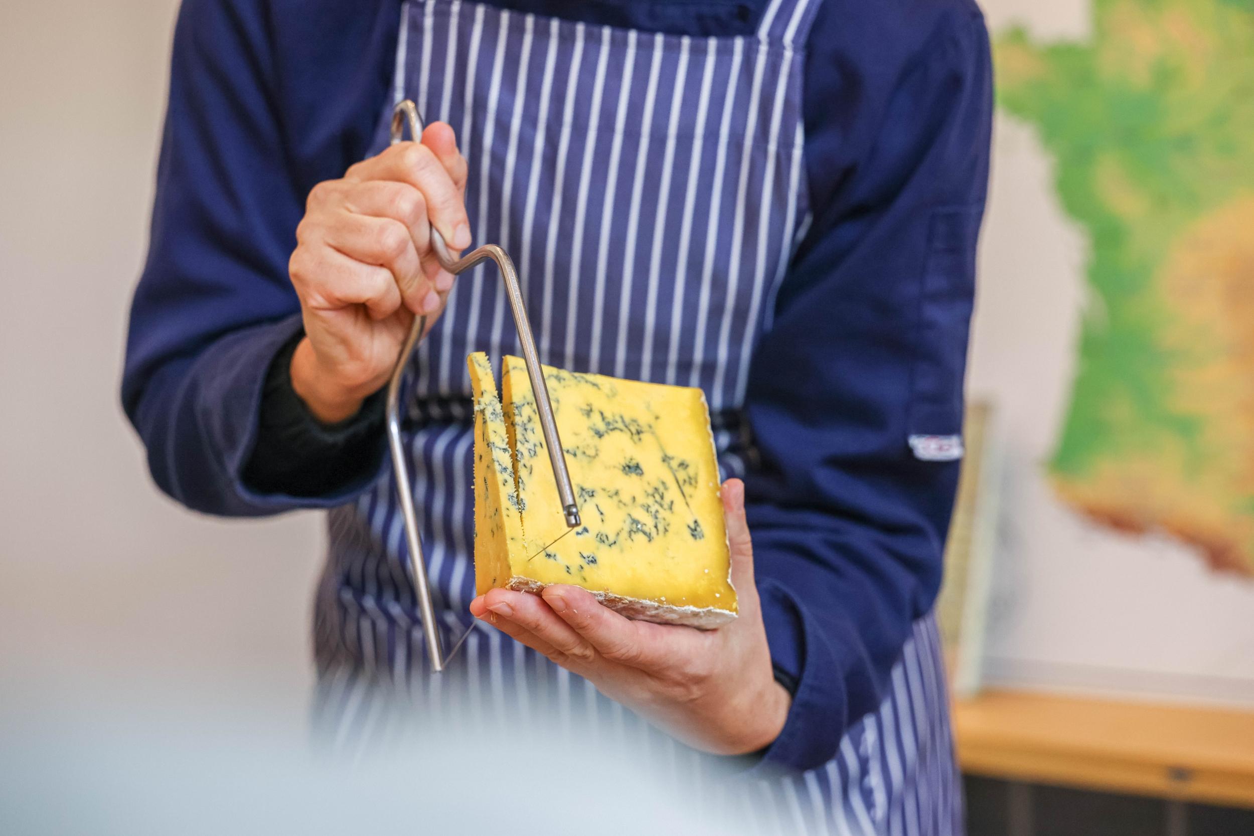 Défiez votre équipe et participez à un blind test fromager avec Laure, Mathieu et leur équipe - Image n°7 - Wecandoo