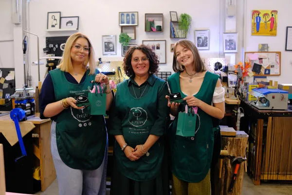 Fabriquez un bracelet en argent serti d'une pièce de monnaie avec Alya - Image n°3 - Wecandoo