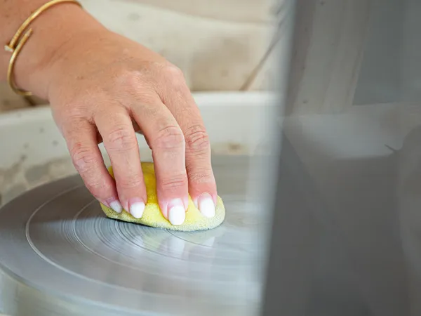 Initiez-vous au tour de potier avec Anne-Sophie - Image n°2 - Wecandoo