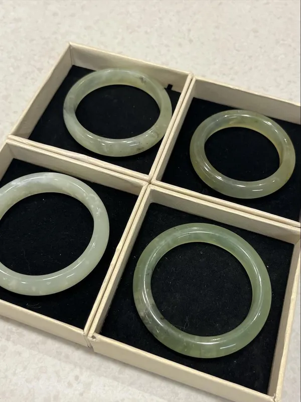 Sculptez votre jonc en jade véritable avec Alissane et son équipe - Image n°2 - Wecandoo