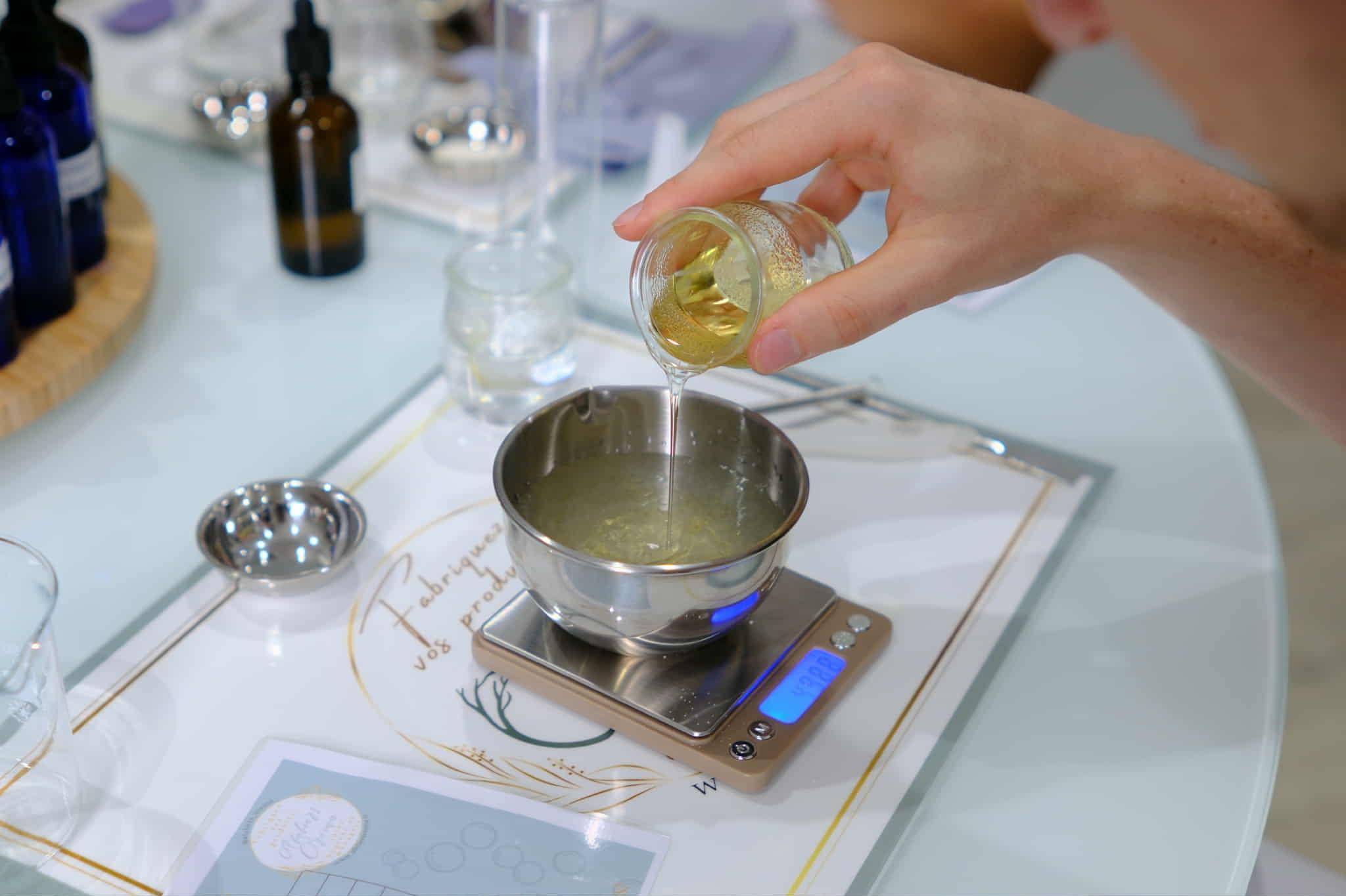 Fabriquez votre gel douche pailleté et votre gommage corps avec Oriane - Image n°11 - Wecandoo