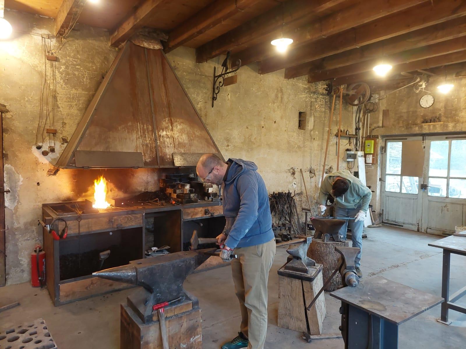 Forgez votre décapsuleur à la forge traditionnelle avec Baptiste - Image n°7 - Wecandoo