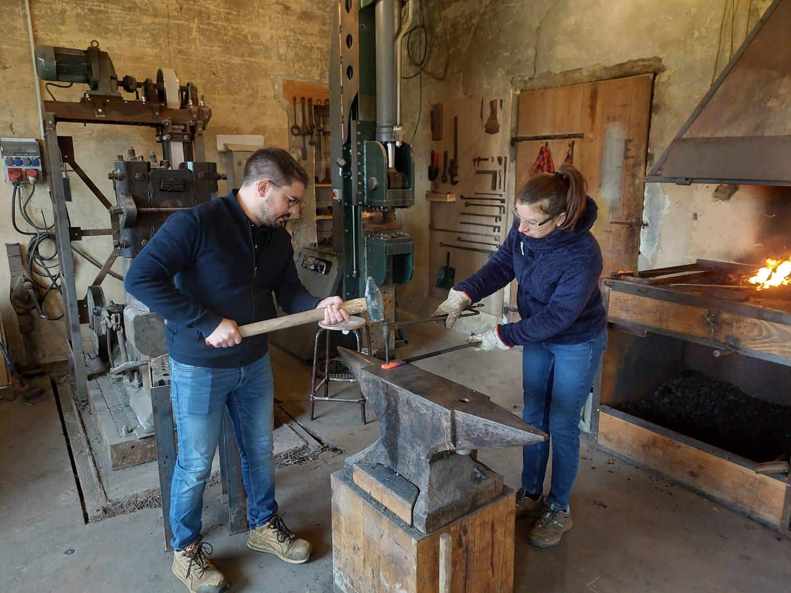 Forgez votre décapsuleur à la forge traditionnelle avec Baptiste - Image n°8 - Wecandoo