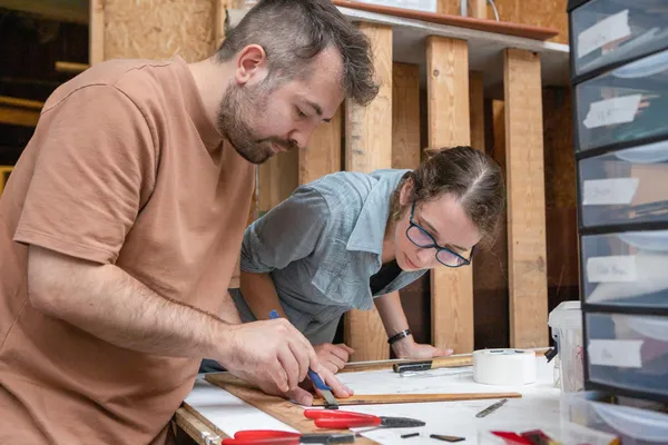 Façonnez vos boucles d'oreilles en verre avec Jessica - Image n°2 - Wecandoo