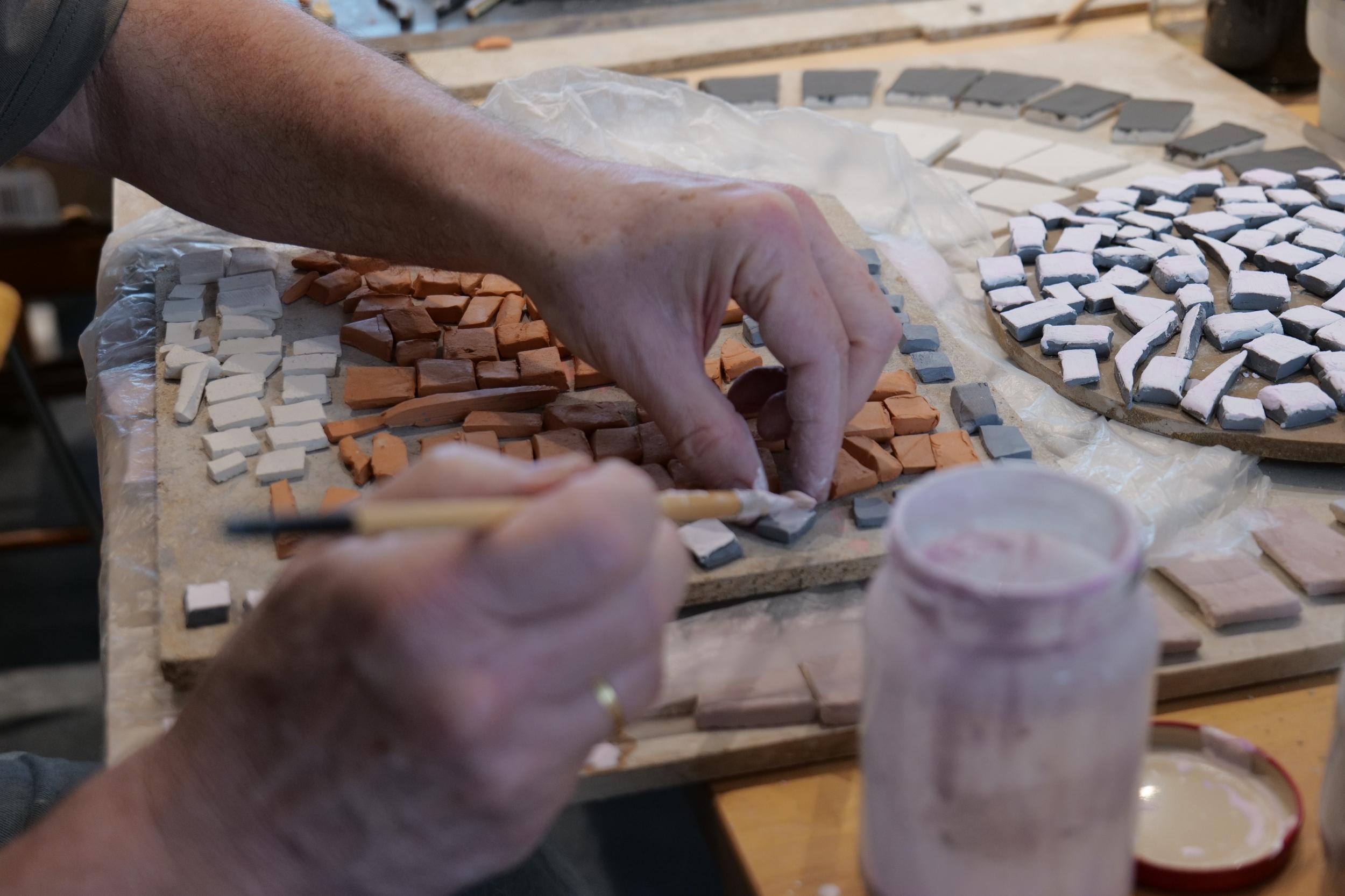 Créez votre mosaïque en céramique avec Cathy - Image n°1 - Wecandoo