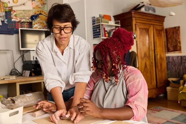 Initiez-vous à la peinture sur céramique de décors chinois et japonais avec Valérie - Image n°3 - Wecandoo