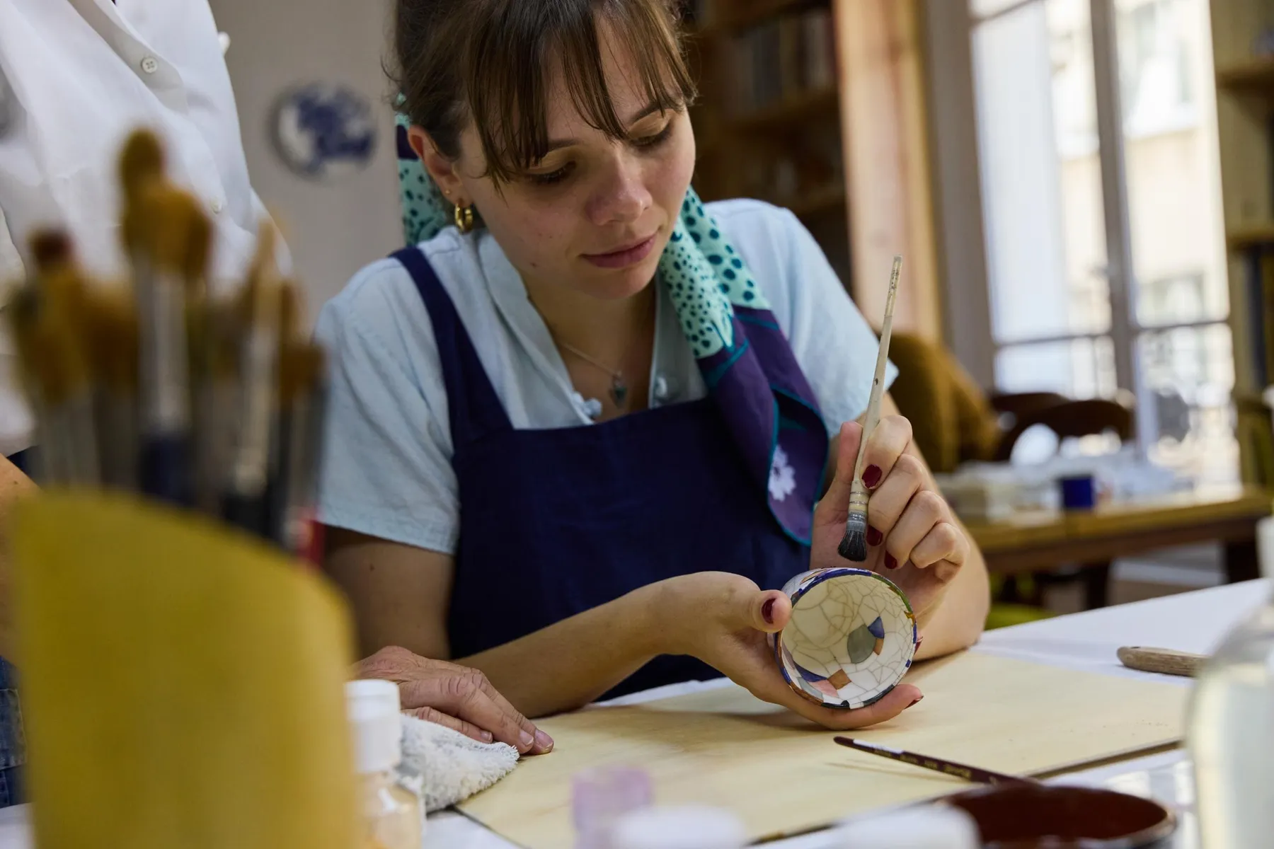 Initiez-vous à la peinture sur céramique de décors chinois et japonais avec Valérie - Image n°4 - Wecandoo