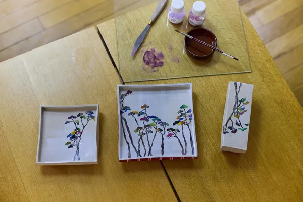 Initiez-vous à la peinture sur céramique de décors chinois et japonais avec Valérie - Image n°5 - Wecandoo