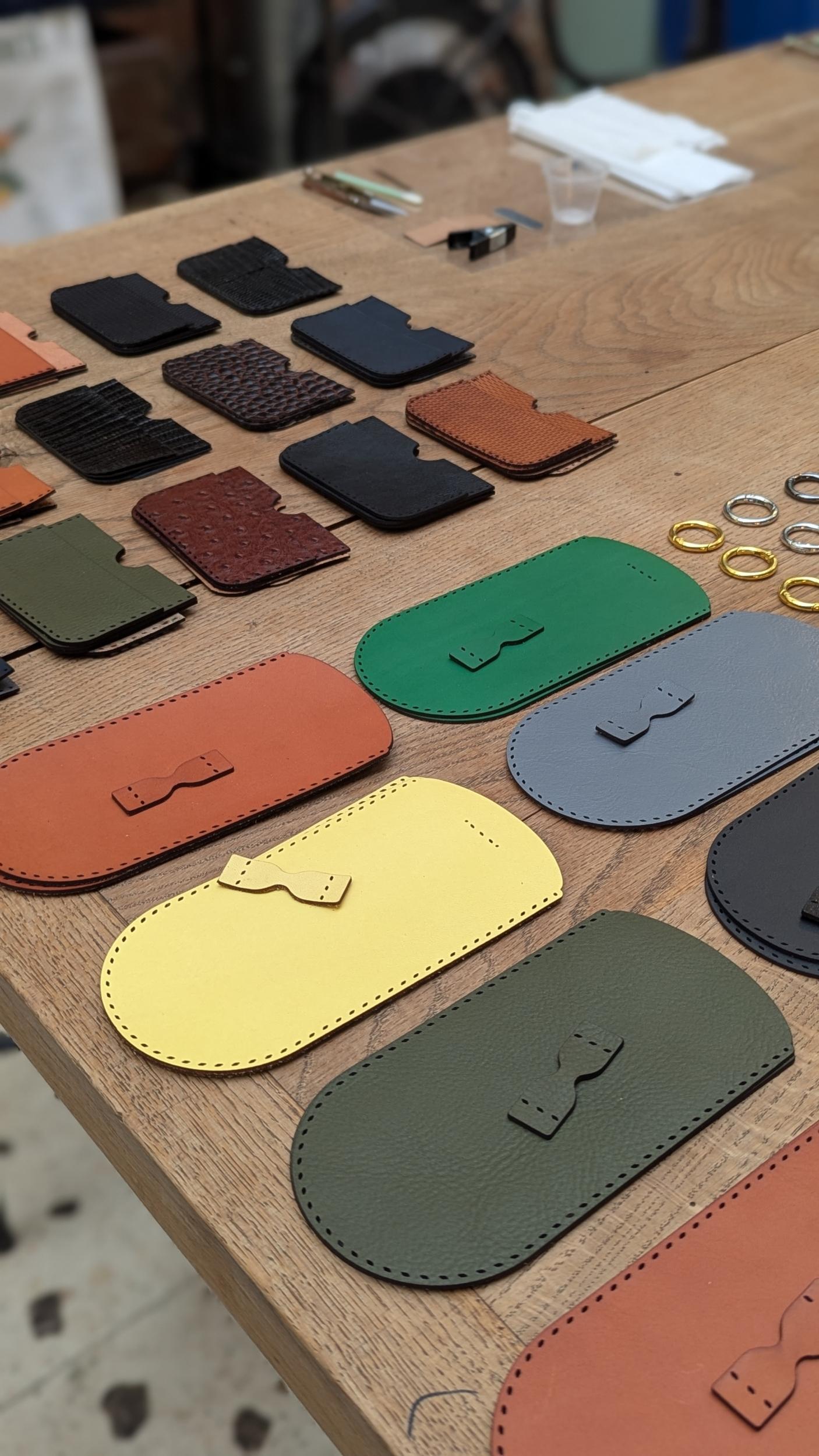 Emerveillez votre équipe et réalisez vos porte-cartes en cuir dans le Viaduc des Arts - Image n°4 - Wecandoo