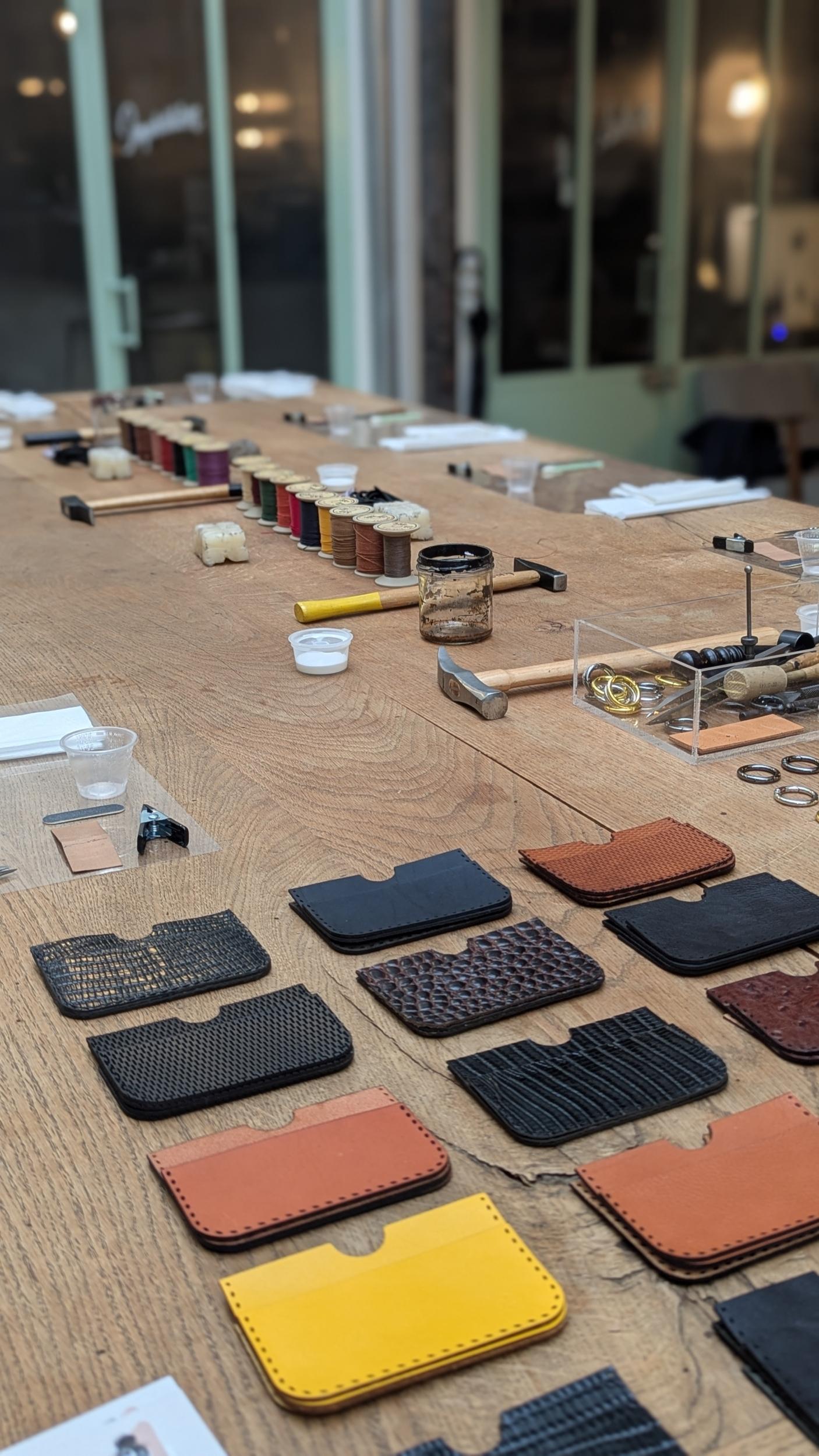 Emerveillez votre équipe et réalisez vos porte-cartes en cuir dans le Viaduc des Arts - Image n°8 - Wecandoo