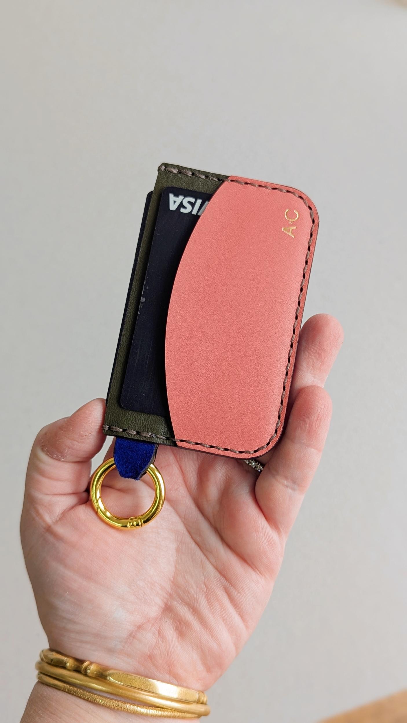 Emerveillez votre équipe et réalisez vos porte-cartes en cuir dans le Viaduc des Arts - Image n°9 - Wecandoo