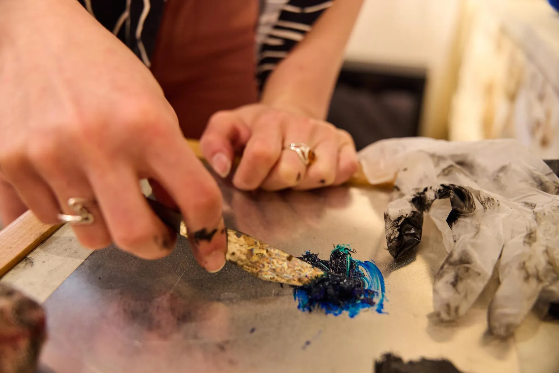 Initiez-vous à la gravure sur plexiglass avec Marie - Image n°3 - Wecandoo