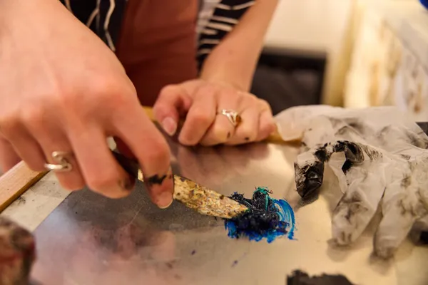 Initiez-vous à la gravure sur plexiglass avec Marie - Afbeelding nr. 3 - Wecandoo