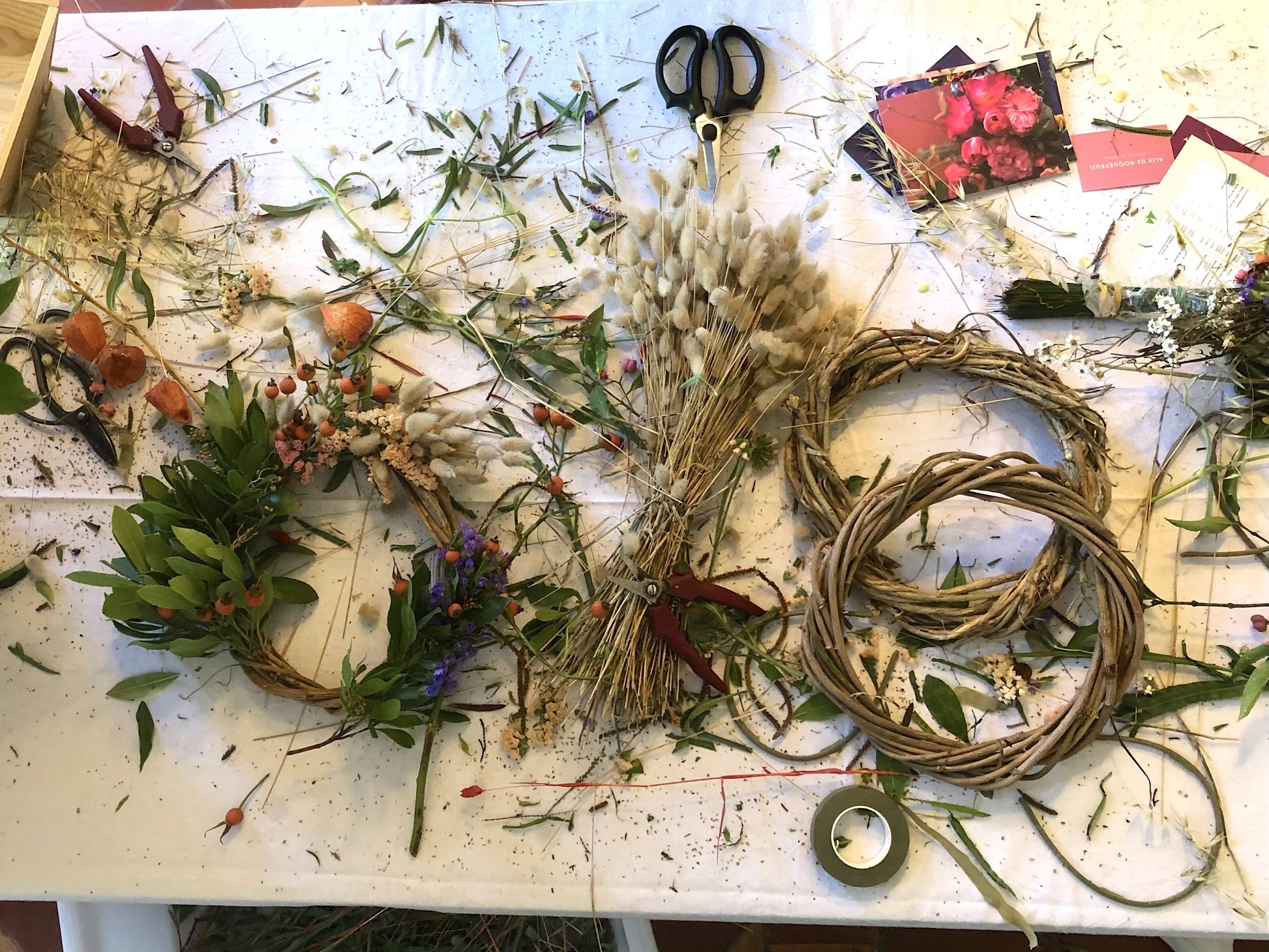 Créez votre couronne de végétaux et fleurs séchées avec Alix - Image n°2 - Wecandoo