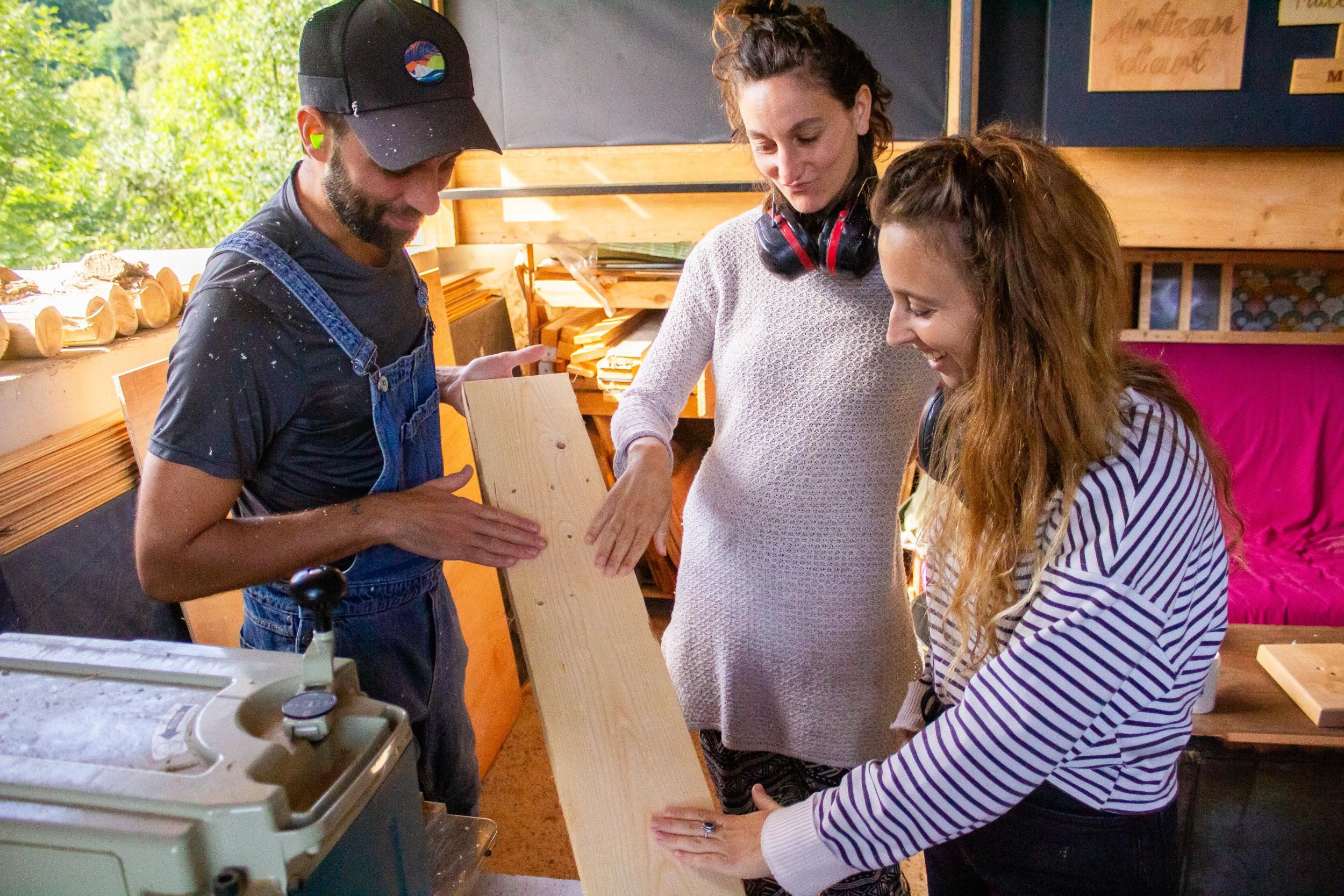 Fabriquez votre tabouret ou votre boîte à vinyles en bois upcyclé sur une journée avec David - Image n°9 - Wecandoo