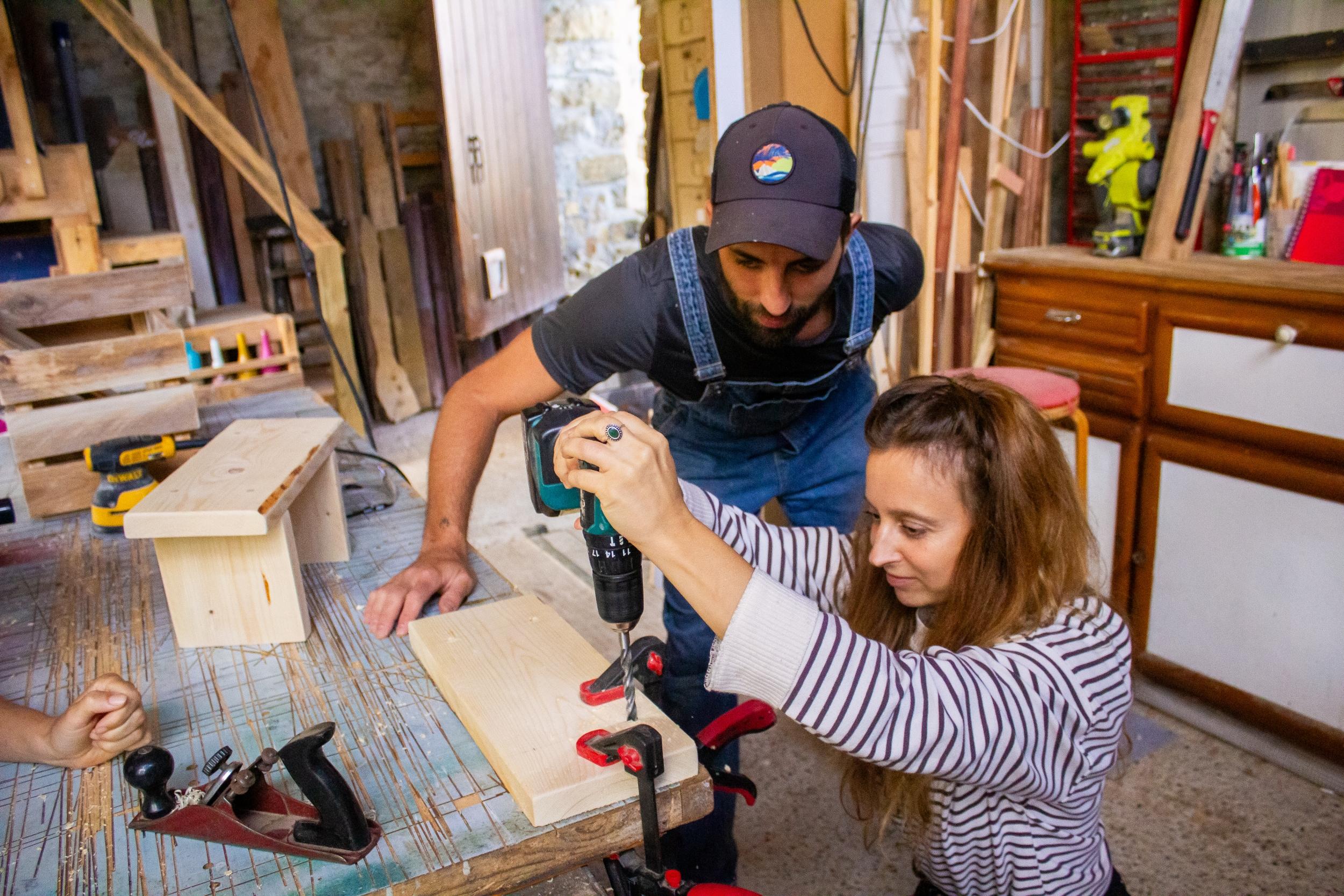 Fabriquez votre tabouret ou votre boîte à vinyles en bois upcyclé sur une journée avec David - Image n°8 - Wecandoo