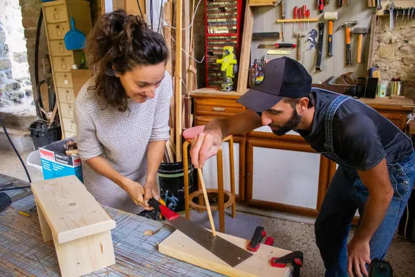 Fabriquez votre tabouret ou votre boîte à vinyles en bois upcyclé sur une journée avec David - Image n°2 - Wecandoo