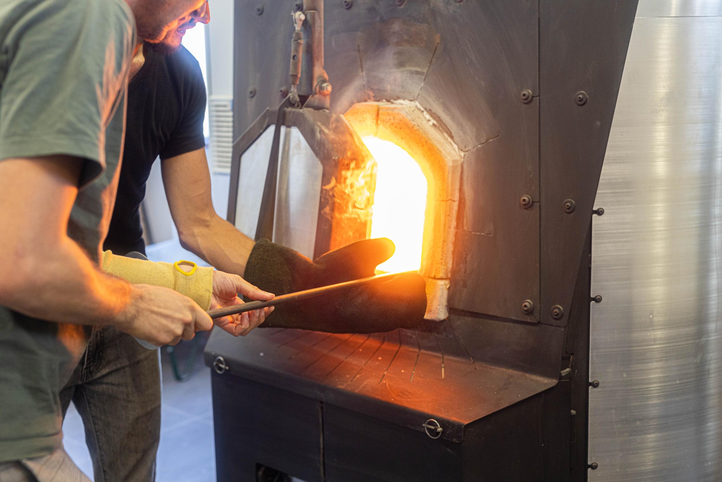 Passez une journée en immersion avec des souffleurs de verre, Gaëtan et Valentin - Image n°7 - Wecandoo