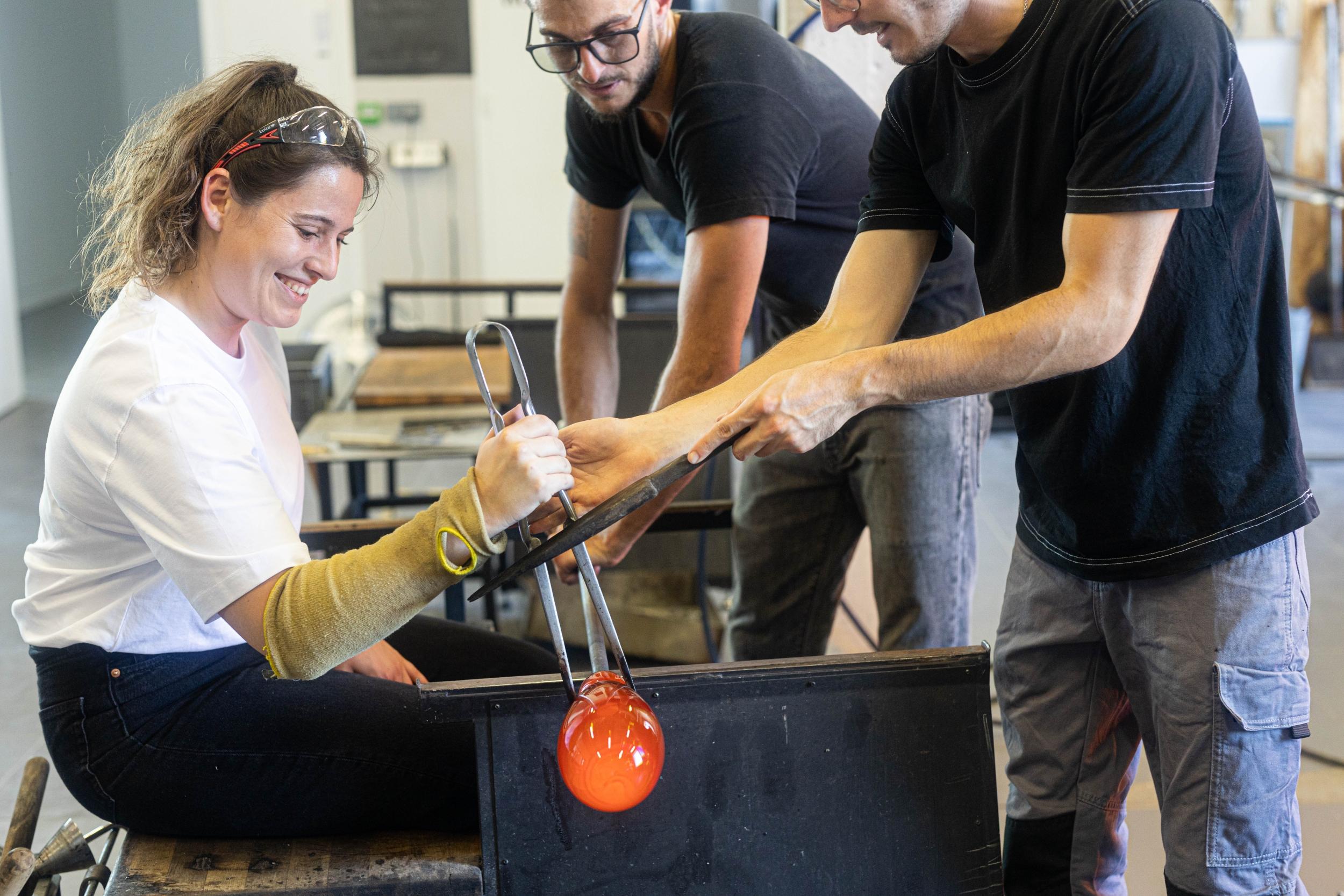 Passez une journée en immersion avec des souffleurs de verre, Gaëtan et Valentin - Image n°6 - Wecandoo