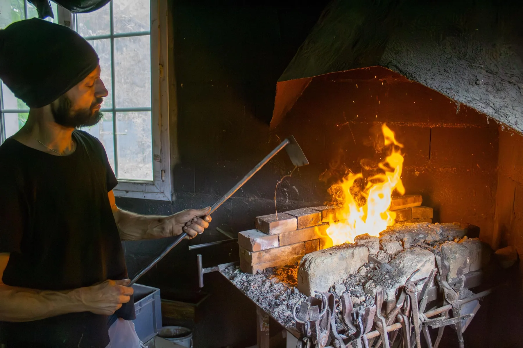 Extrayez du fer à partir de minerai brut par des méthodes traditionnelles avec Xavier - Image n°2 - Wecandoo