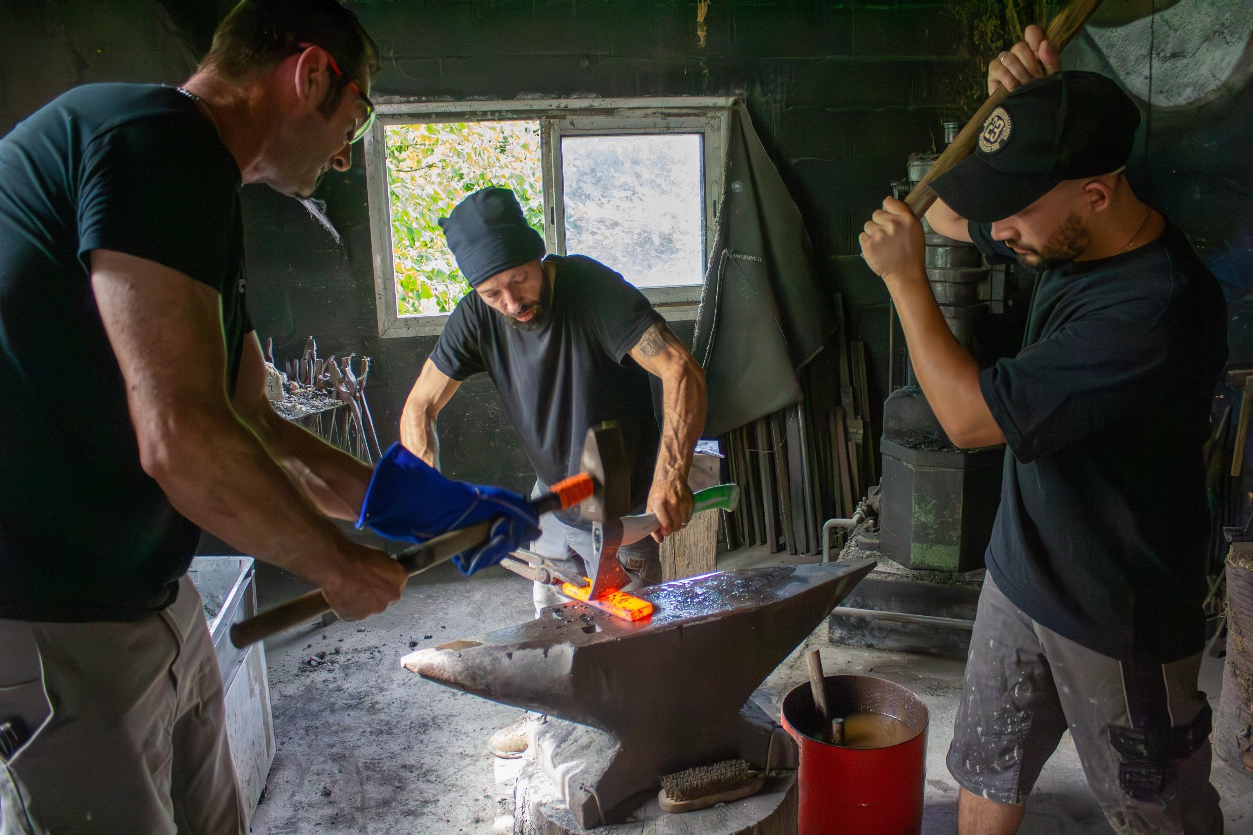 Extrayez du fer à partir de minerai brut par des méthodes traditionnelles avec Xavier - Image n°3 - Wecandoo