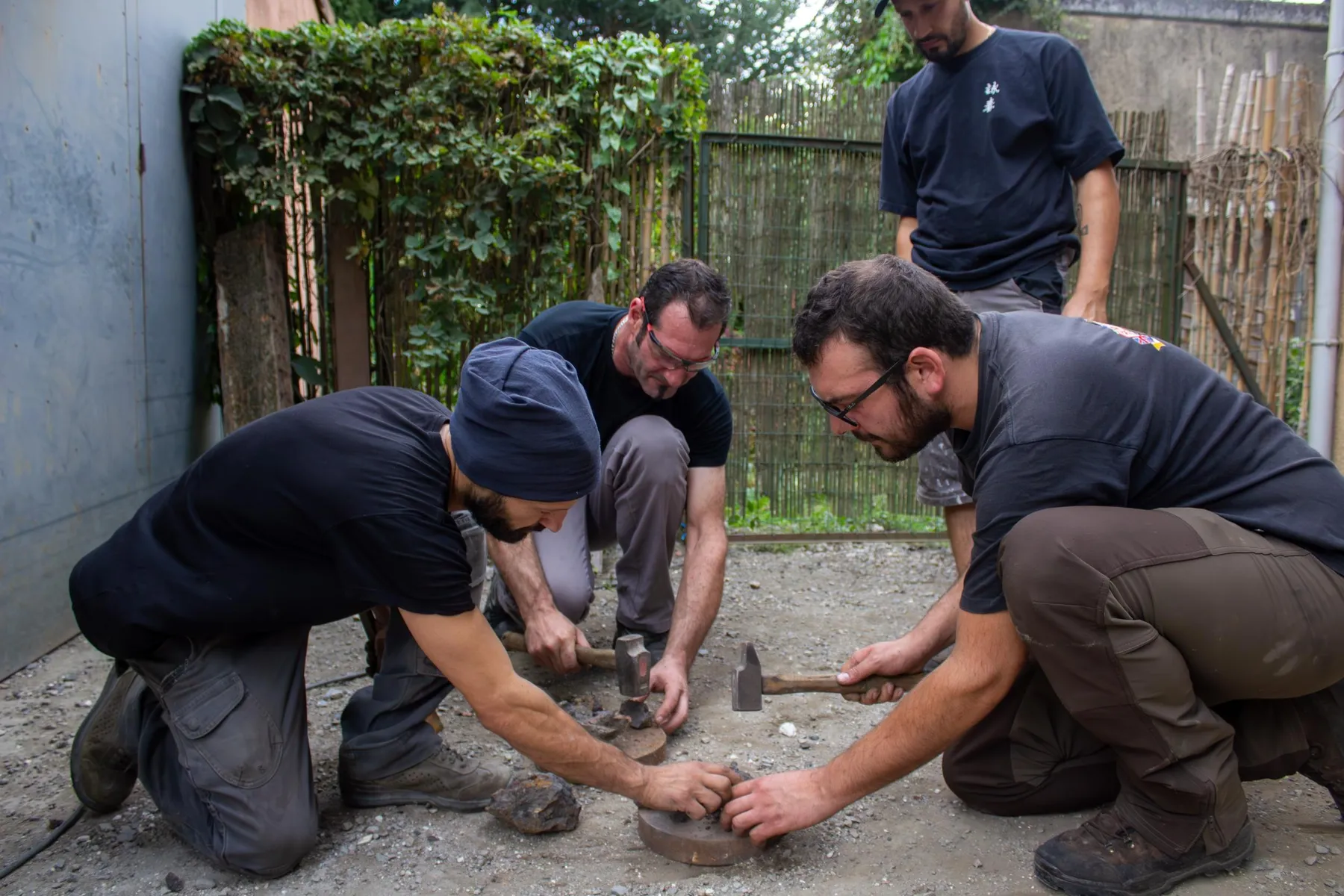 Extrayez du fer à partir de minerai brut par des méthodes traditionnelles avec Xavier - Image n°4 - Wecandoo