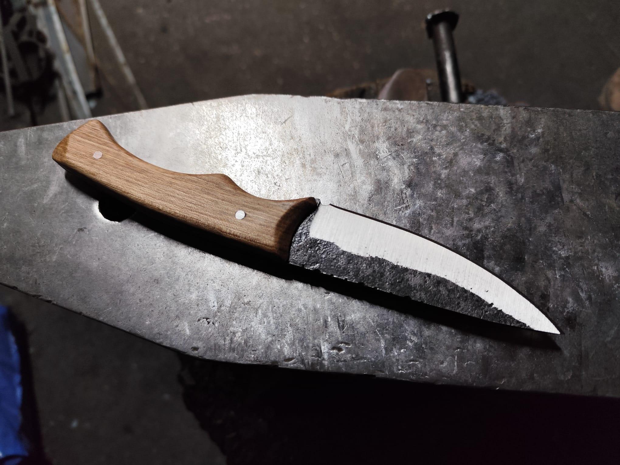 Forgez le couteau de vos rêves et réalisez son étui en cuir - Image n°9 - Wecandoo