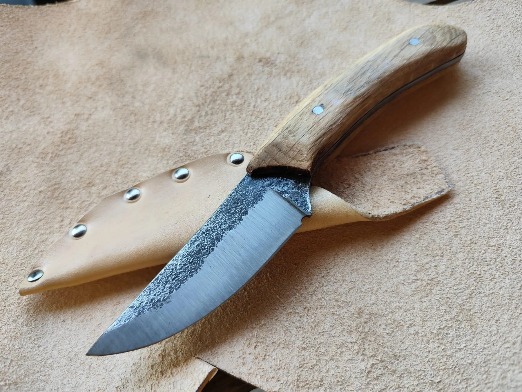 Forgez le couteau de vos rêves et réalisez son étui en cuir - Image n°1 - Wecandoo