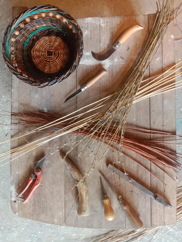 Fabriquez votre corbeille en osier de A à Z sur une journée avec Marie-Pierre - Image n°5 - Wecandoo