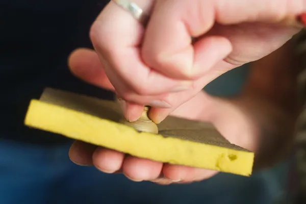 Apprenez à relooker un meuble vintage avec Armelle - Image n°5 - Wecandoo