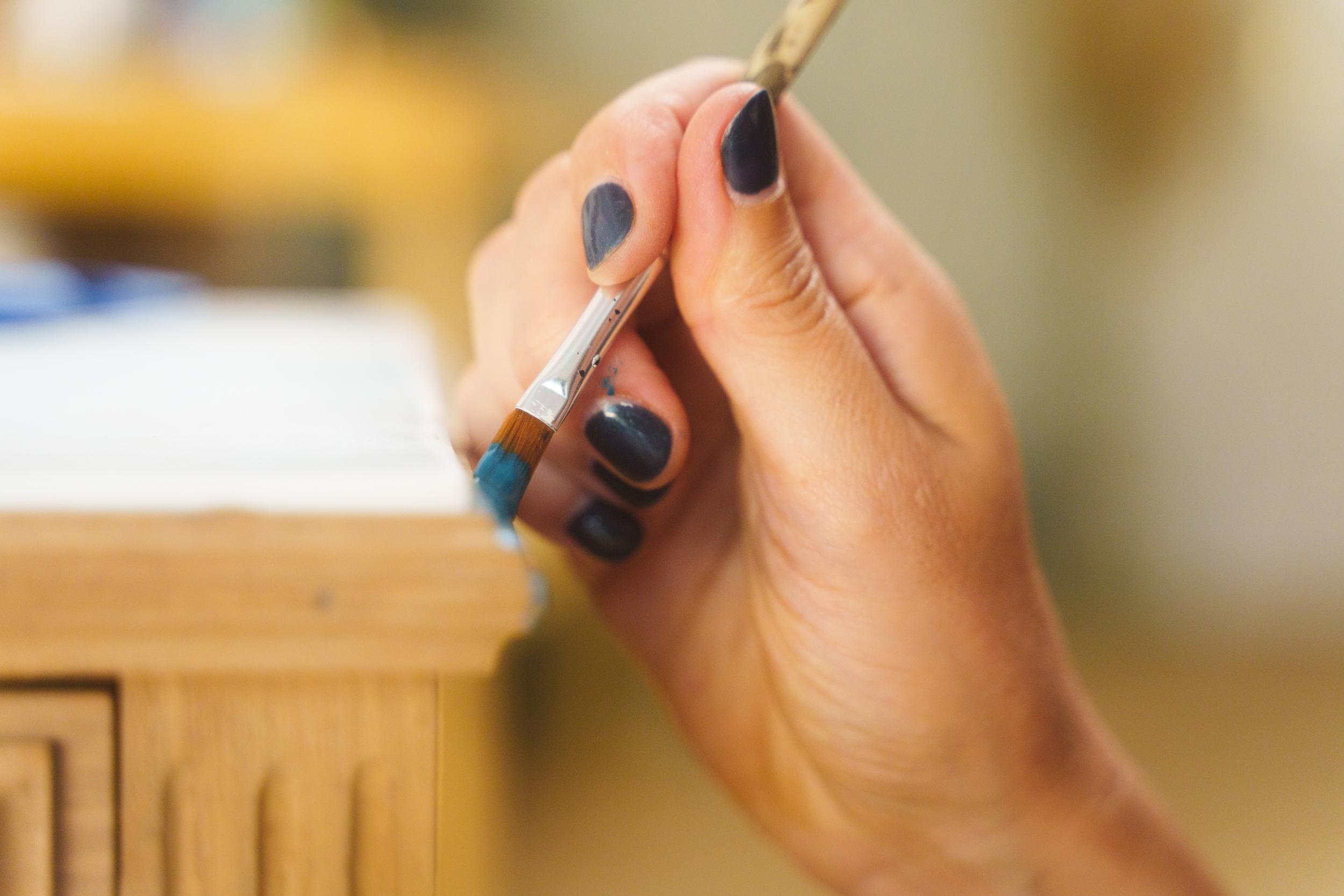 Apprenez à relooker un meuble vintage avec Armelle - Image n°9 - Wecandoo