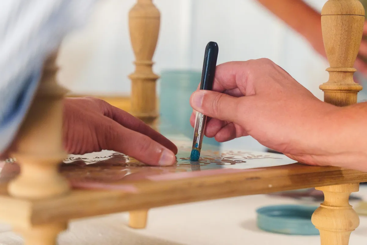 Apprenez à relooker un meuble vintage