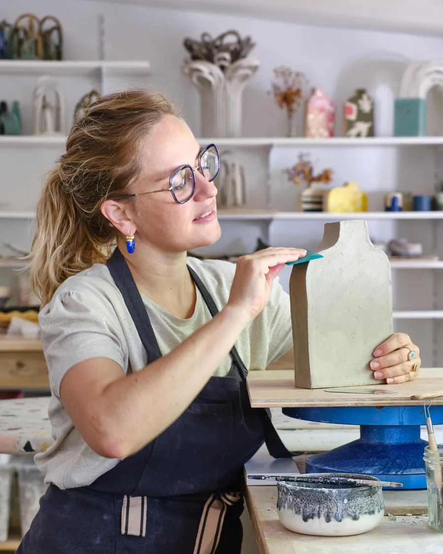 Modelez et décorez votre vase plat avec Etienne - Image n°1 - Wecandoo