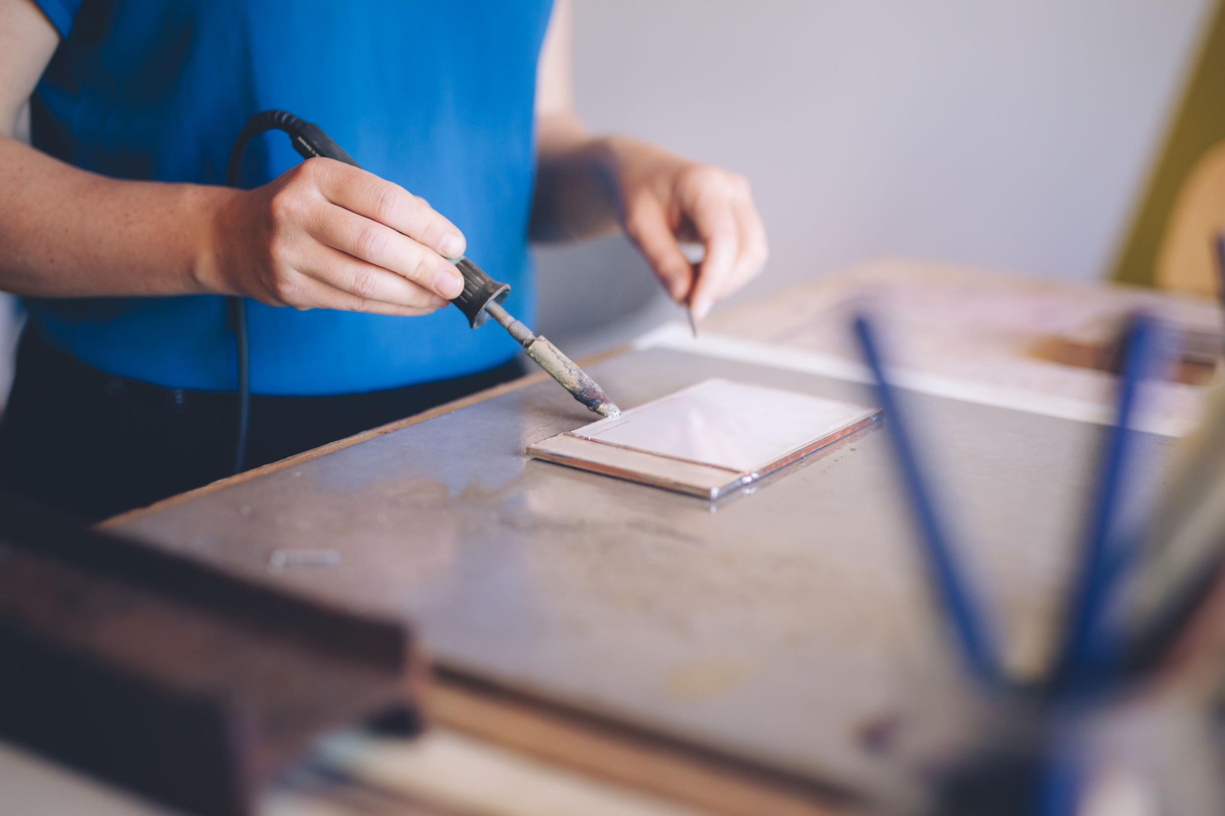 Réalisez votre luminaire en verre avec Claire - Image n°5 - Wecandoo