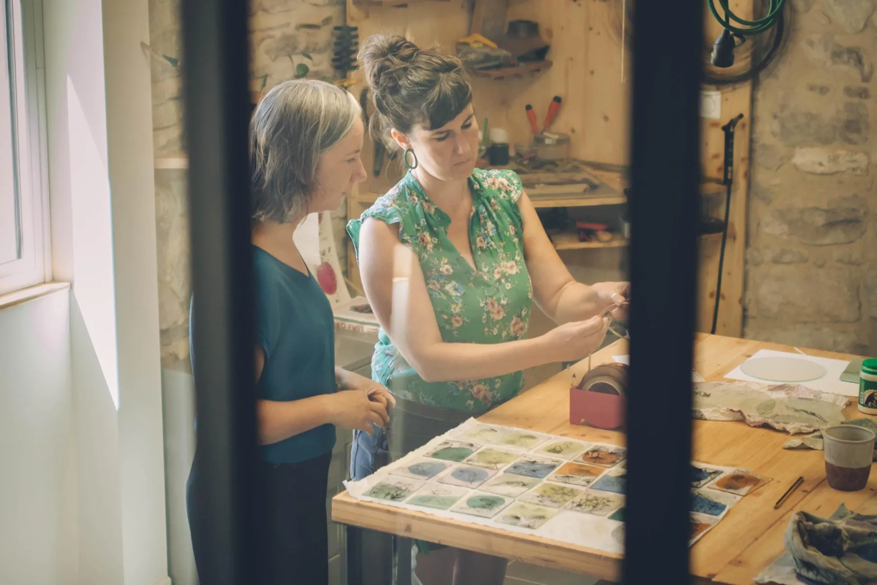 Réalisez vos fleurs à planter en vitrail Tiffany avec Claire - Image n°3 - Wecandoo