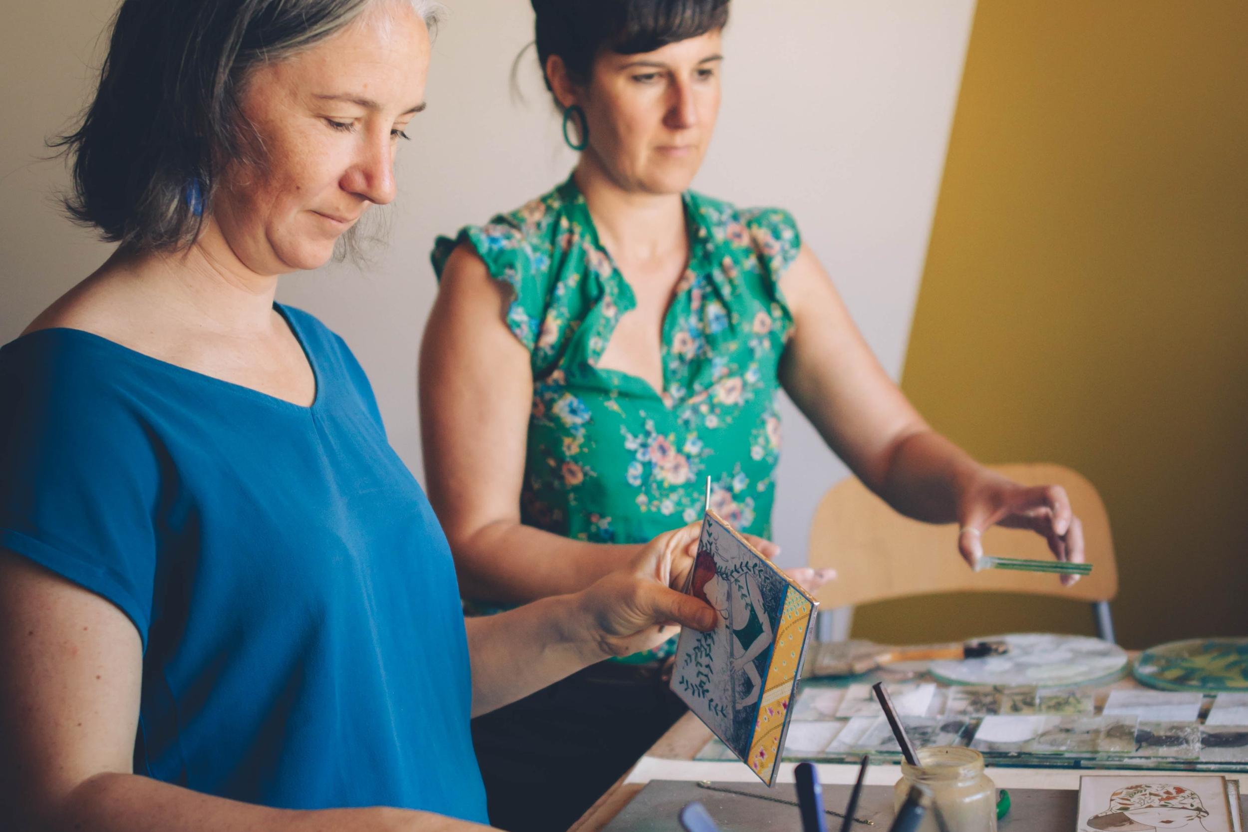 Réalisez vos fleurs à planter en vitrail Tiffany avec Claire - Image n°9 - Wecandoo