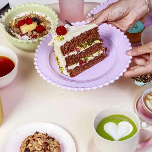 Décorez votre Bento cake autour d'un café gourmand avec Alyah et son équipe - Image n°4 - Wecandoo