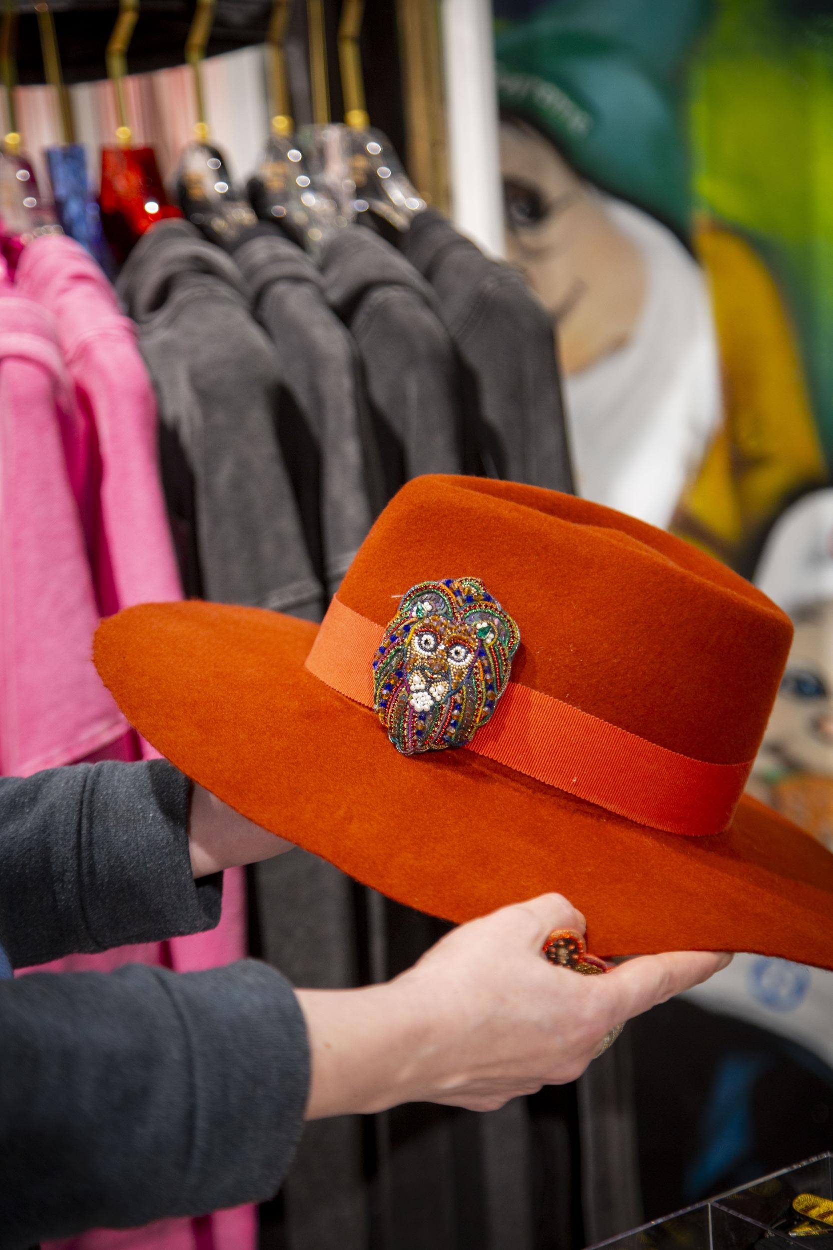 Créez votre chapeau sur-mesure avec Sarah, Jake, Geneviève, Marie et leur équipe - Image n°14 - Wecandoo