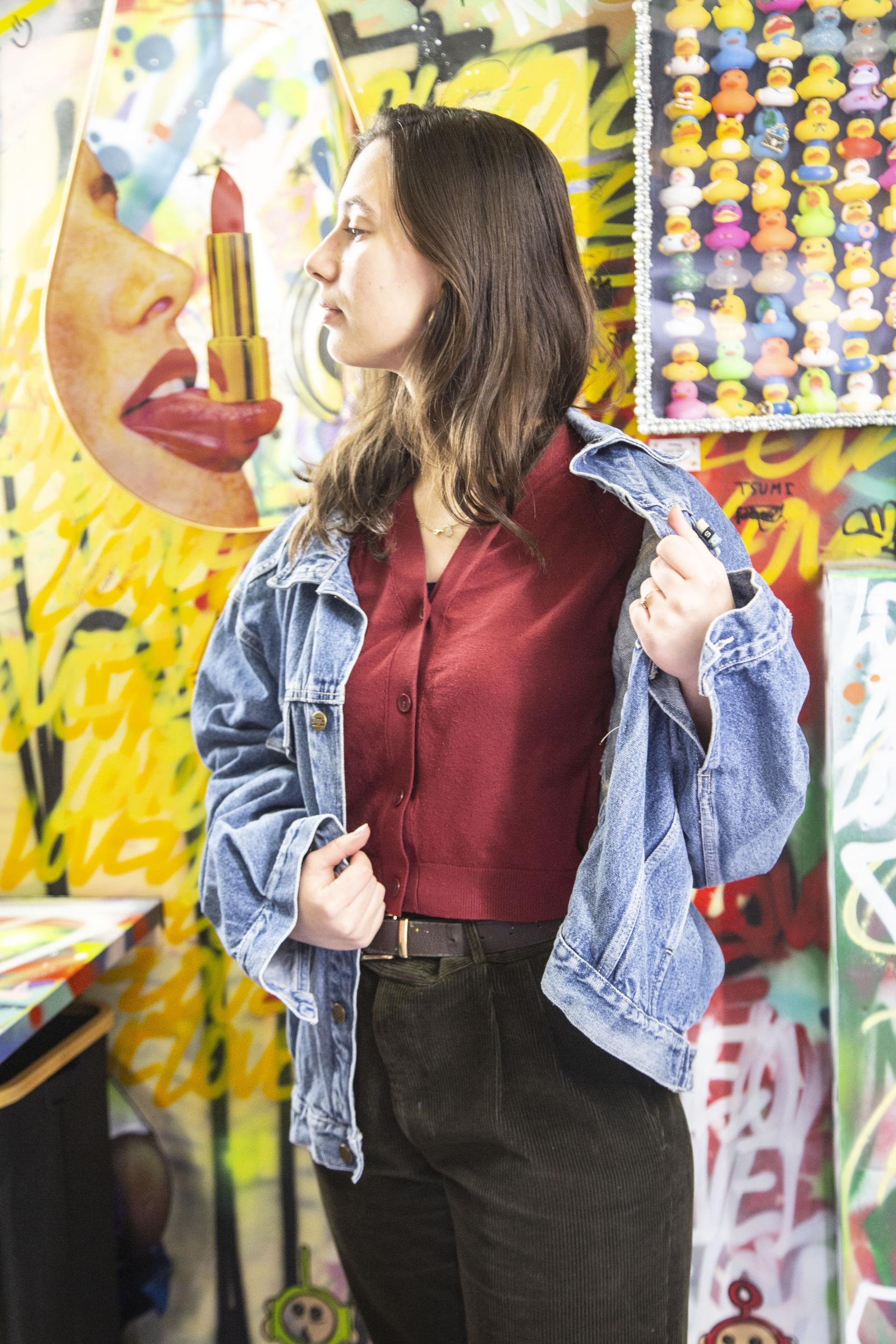 Personnalisez votre veste en jean avec Geneviève, Marie et leur équipe - Image n°9 - Wecandoo