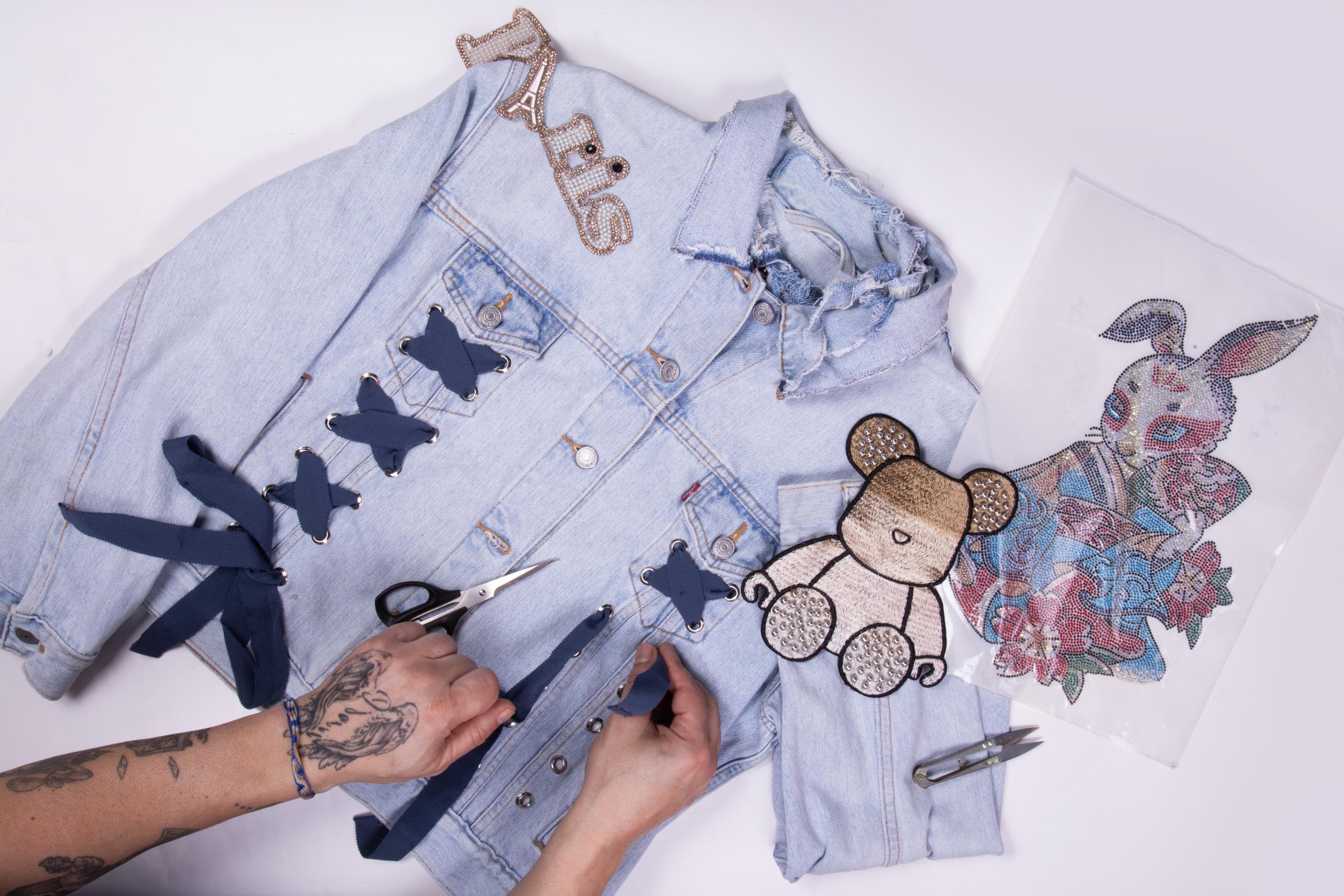 Personnalisez votre veste en jean avec Geneviève, Marie et leur équipe - Image n°7 - Wecandoo