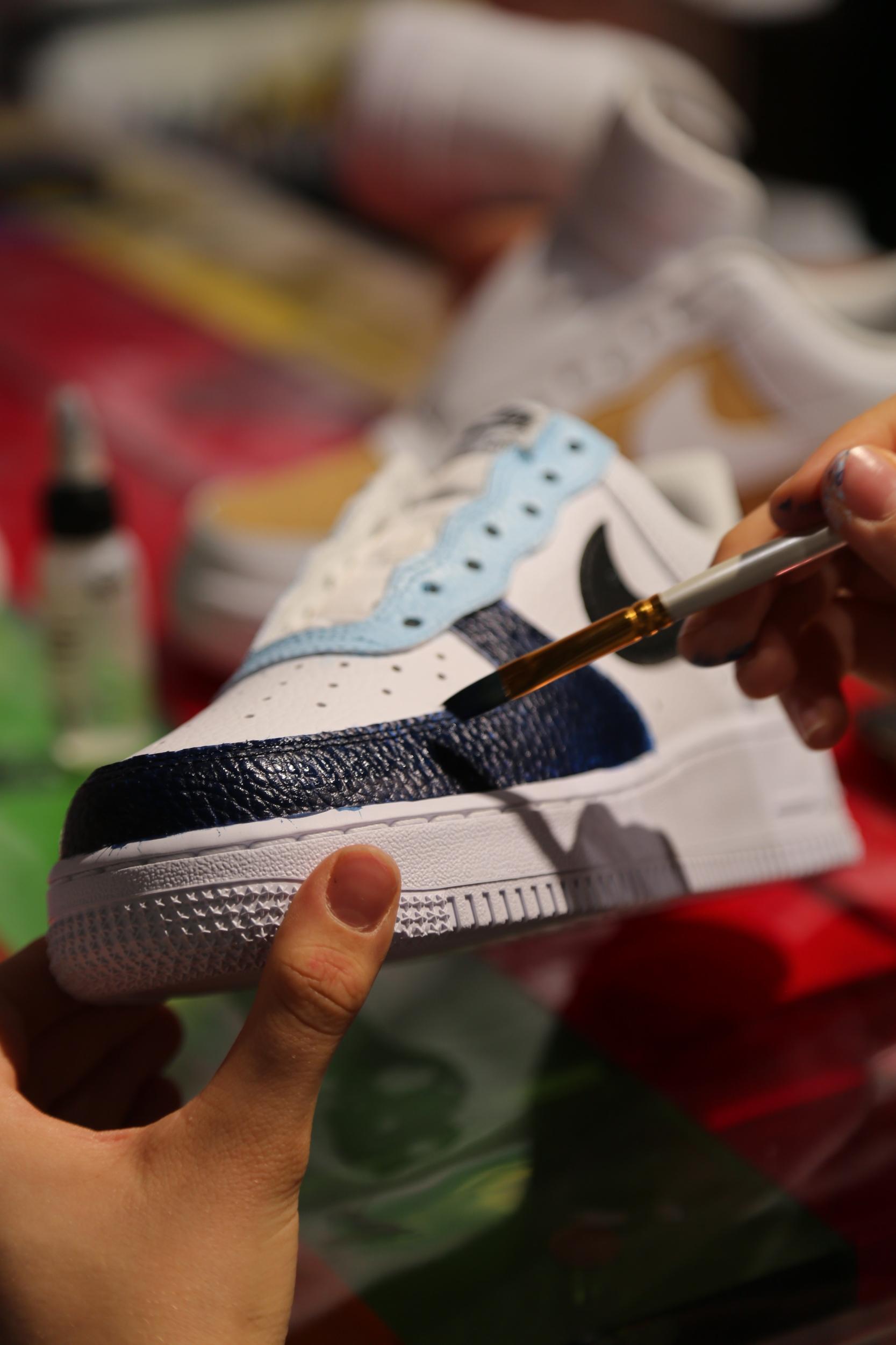 Customisez votre paire de sneakers avec Fabrice, Elouan, Maria, Marie et leur équipe - Image n°1 - Wecandoo