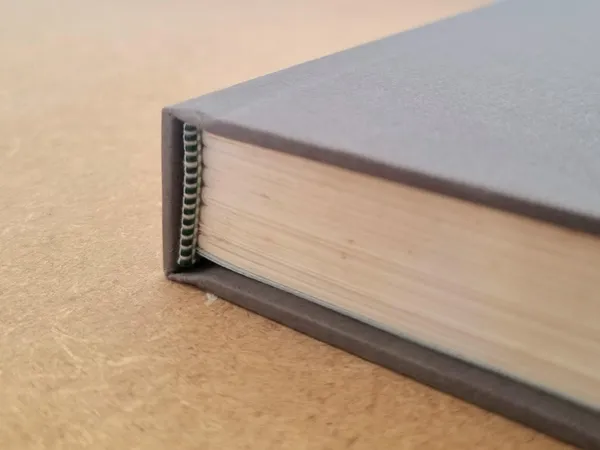 Fabriquez votre carnet en reliure traditionnelle avec Chloé - Image n°2 - Wecandoo