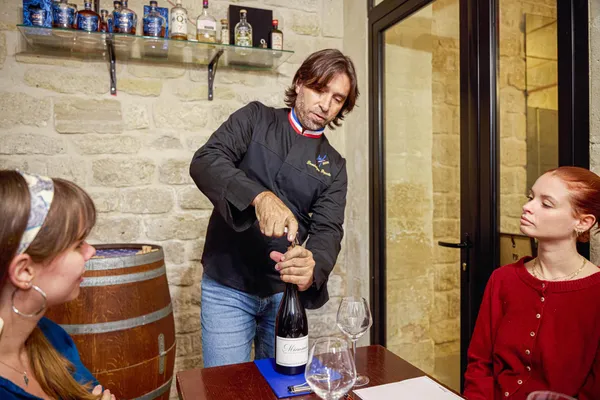 Dégustez des vins et assemblez votre cuvée en duo, accompagnés par un Meilleur Ouvrier de France (MOF) - Image n°4 - Wecandoo