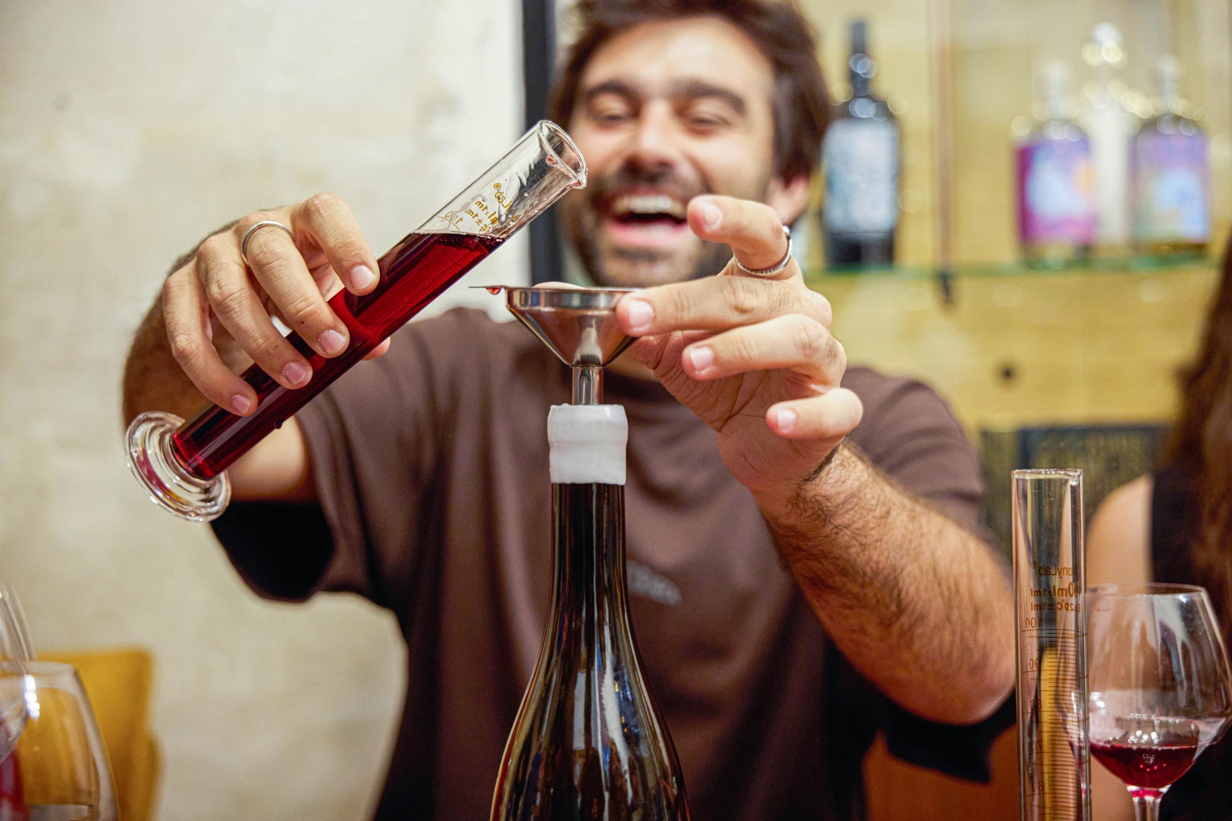 Dégustez des vins et assemblez votre cuvée en duo, accompagnés par un Meilleur Ouvrier de France (MOF) - Image n°2 - Wecandoo